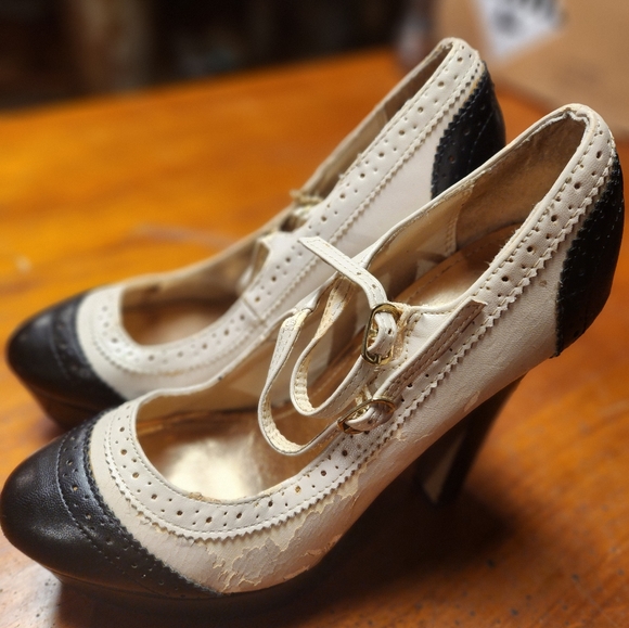 LC Heels - Picture 2 of 4